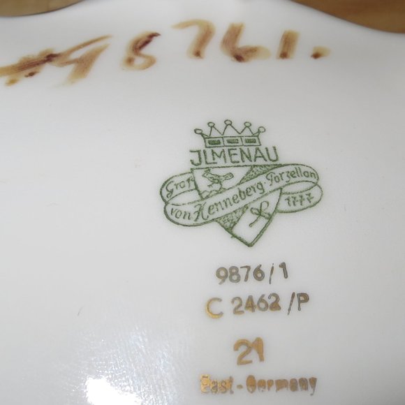 Vanity Dresser Trinket Box Graf von Henneberg Porzellan JL Menau C2462/P Germany - Picture 9 of 9